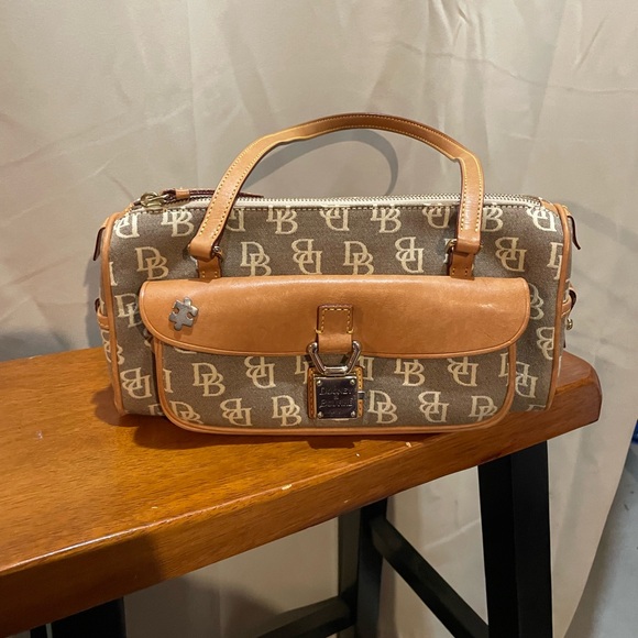 Vintage Dooney & Bourke East West Slim Top Zip - Picture 1 of 8